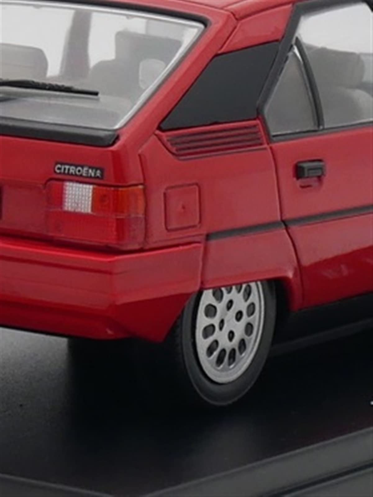 Amazon.co.jp: モデルカーのおもちゃ 1:24 シトロエン BX 16 TRS