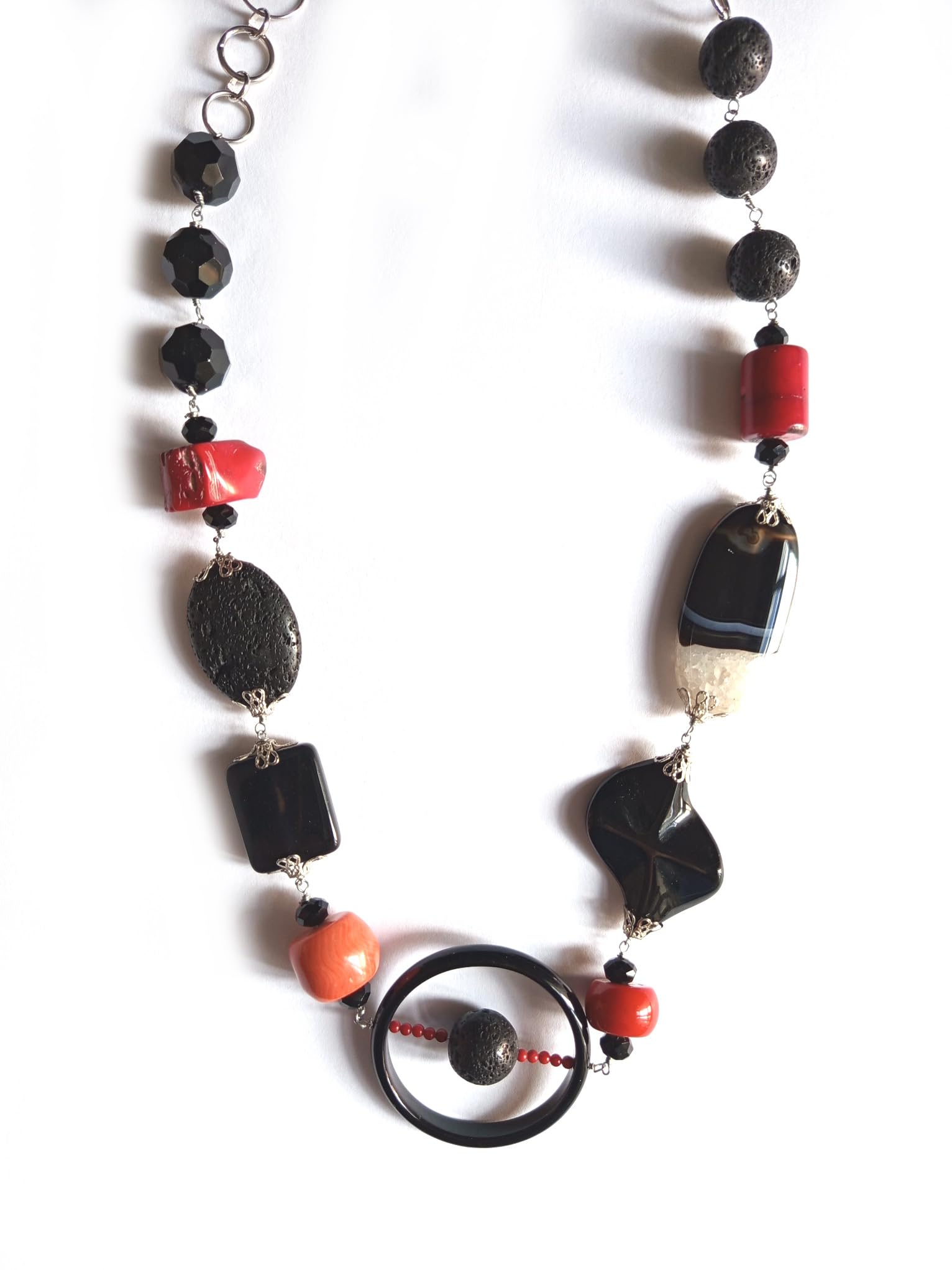 Generico collana con onice, corallo bamboo, pietra lavica