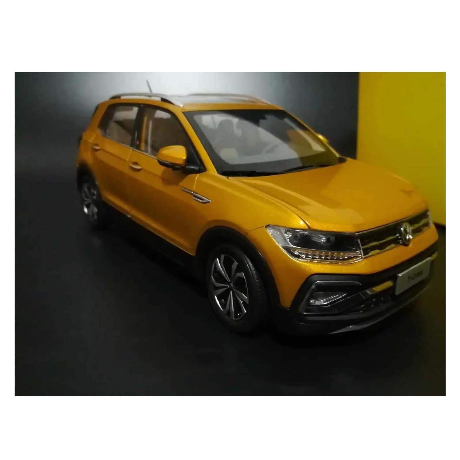 Amazon.co.jp: 装飾用車の模型 1:18 T-CROSS SUV ダイキャスト合金車