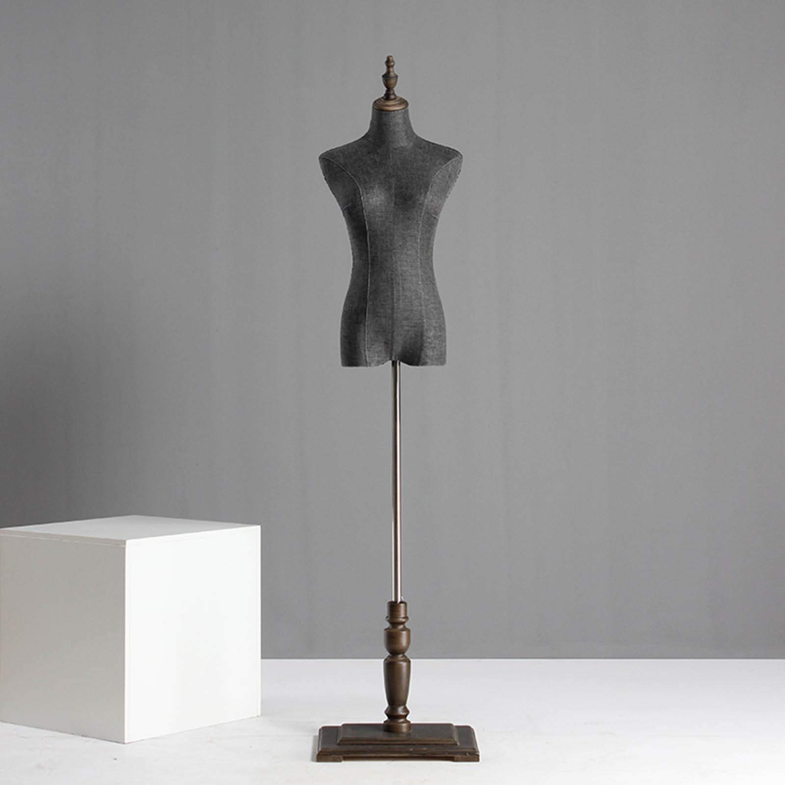 Manekin, czarny regulowany kobiecy biust z drewnianą podstawą, manekin do połowy biustu do wyświetlania ubrań, biust 86 cm/33,8 cala, idealny do sprzedaży detalicznej i