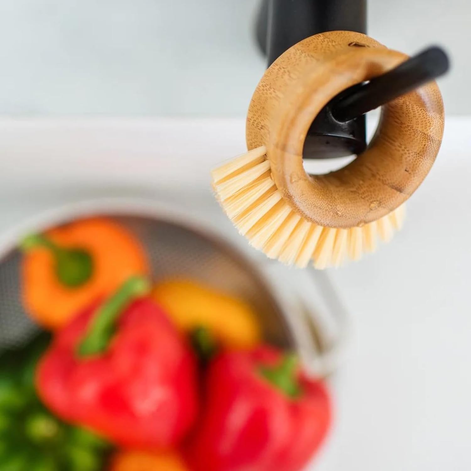 Full Circle The Ring Brosse à Légumes et Fruits Nettoyage Doux Poils Recyclés Fibres Végétales Manche Ergonomique sans BPA