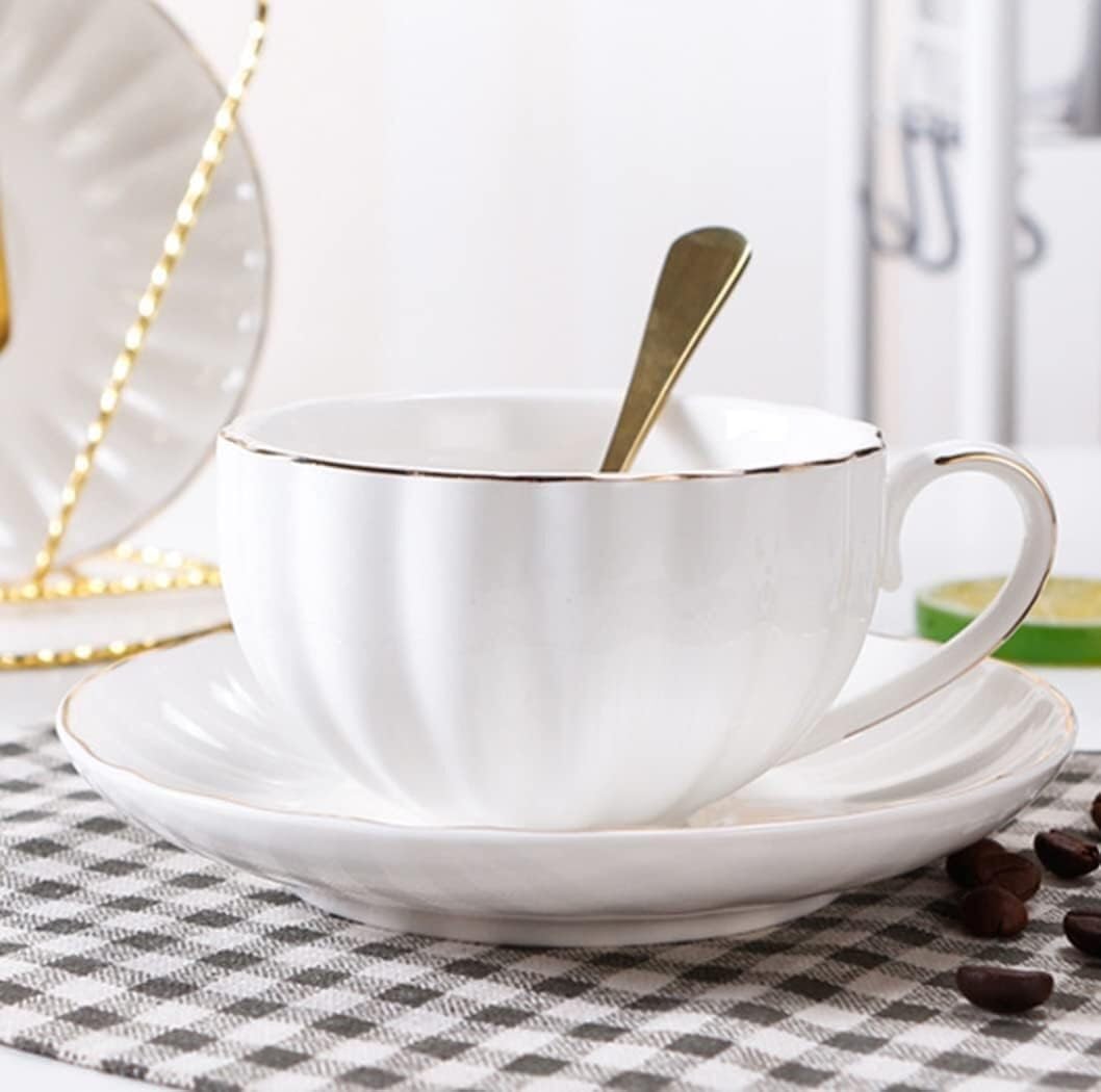 GXNRHG Zestaw filiżanek i spodków, zestaw filiżanek do podwieczorku, ceramiczny zestaw filiżanek do kawy, herbaty i spodków Zarys w kolorze złotym Zestaw z uchwytem na kubek i łyżeczką Ceramiczne