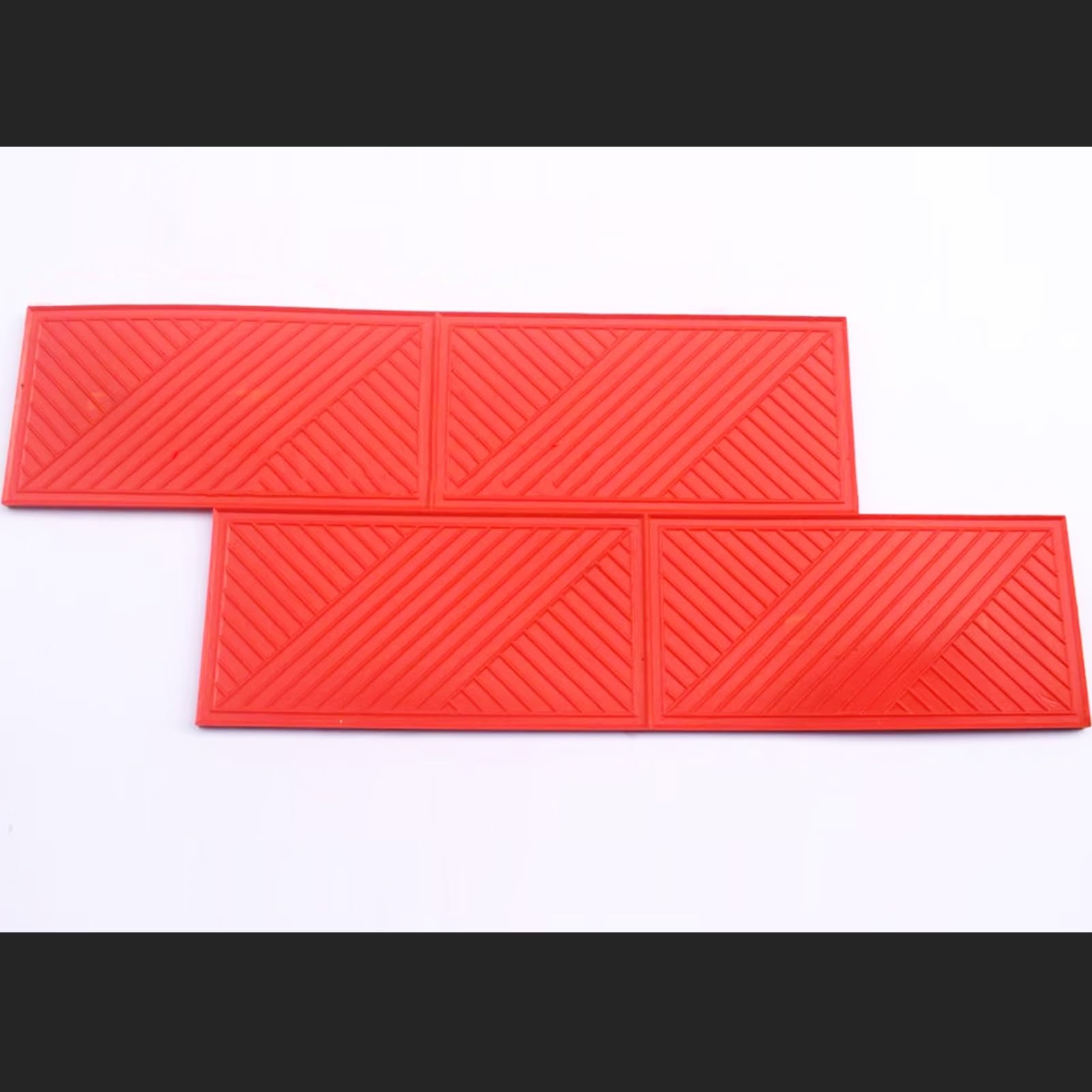 Tapis de tamponnage pour béton résistant pour rénover une allée carrée de jardin en relief