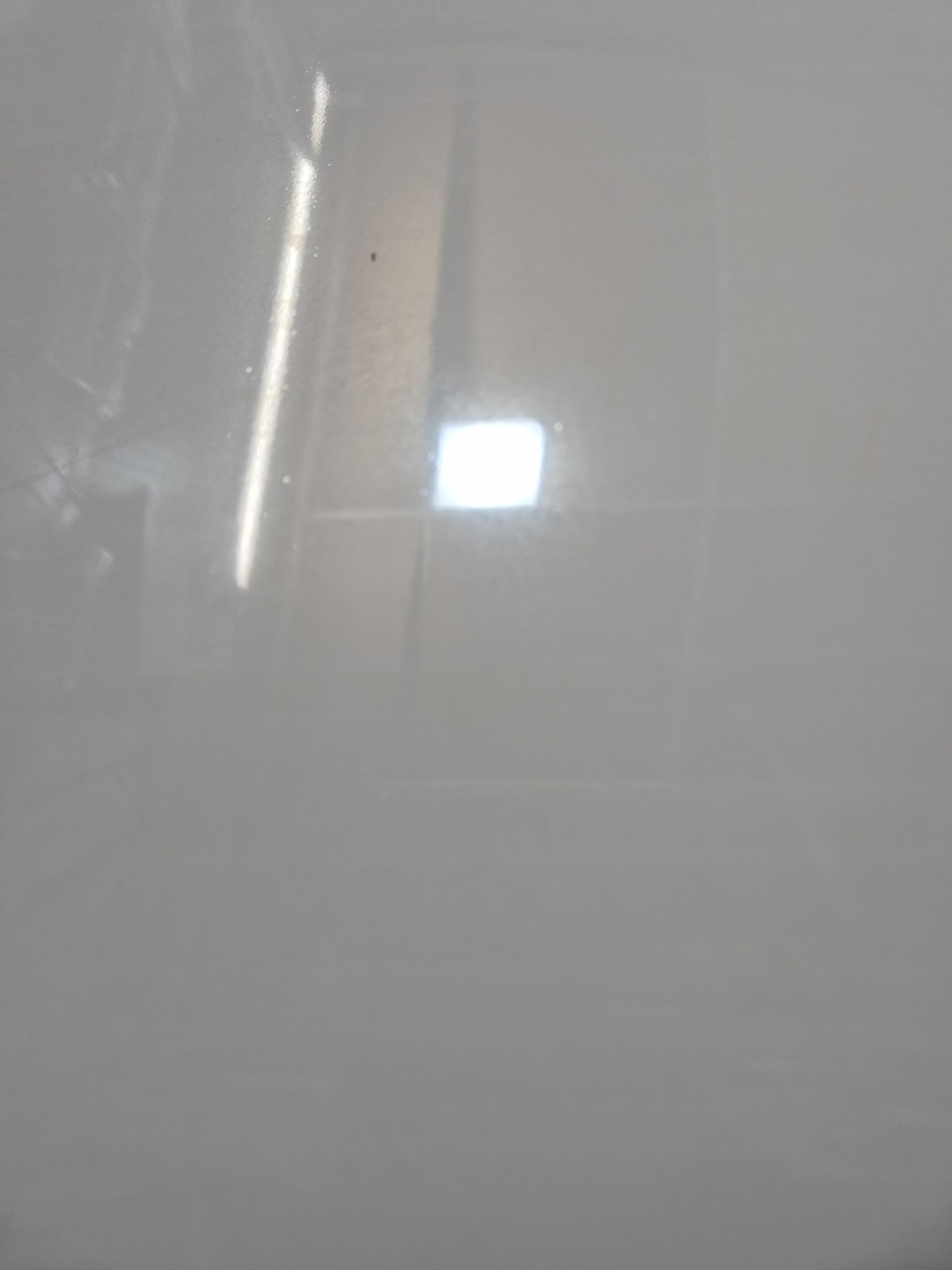Gloss finish Formica style laminate ideal for refacing existing surfaces. Shiny laminate (White Gloss, 300 x 300mm)