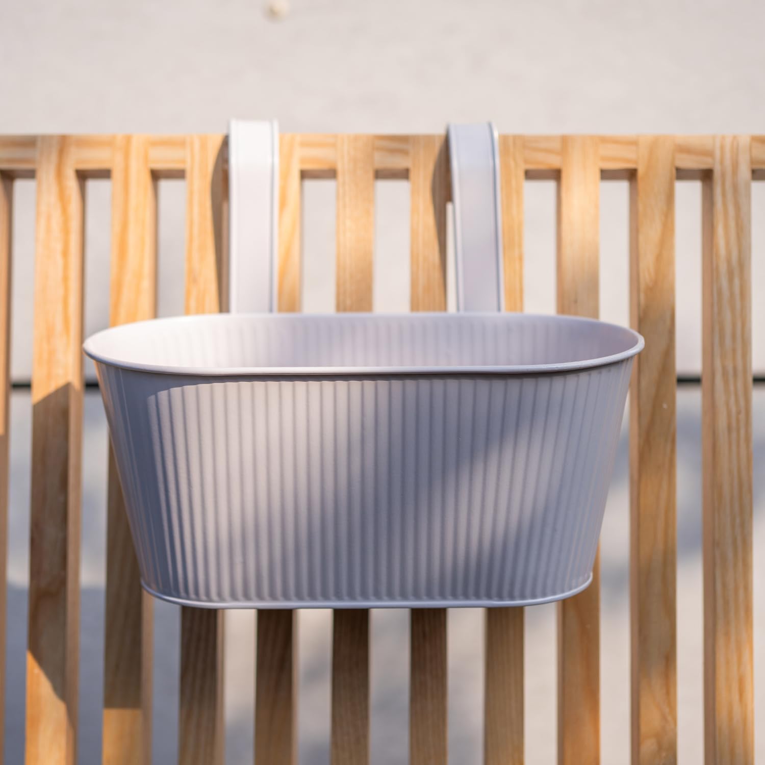 FabFinds White Ribbed Metal Over Fence Planter 26.5cm (3)