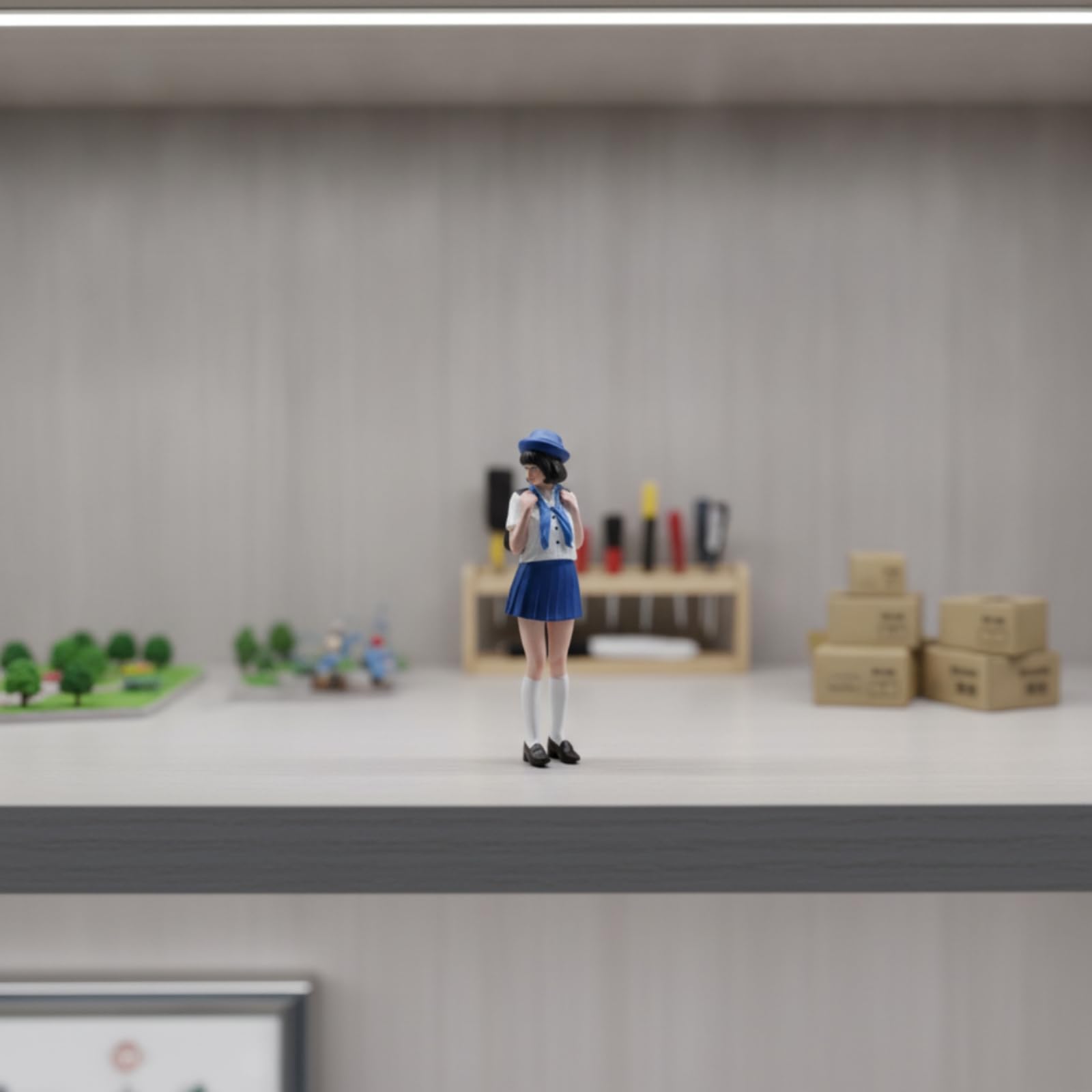 Miniatura Mujer Caminando Figura Estatua Resina de Escena con Ropa y Expresión Natural para Fotografía Creativa Adecuada para Dioramas Personalizados, 1/18