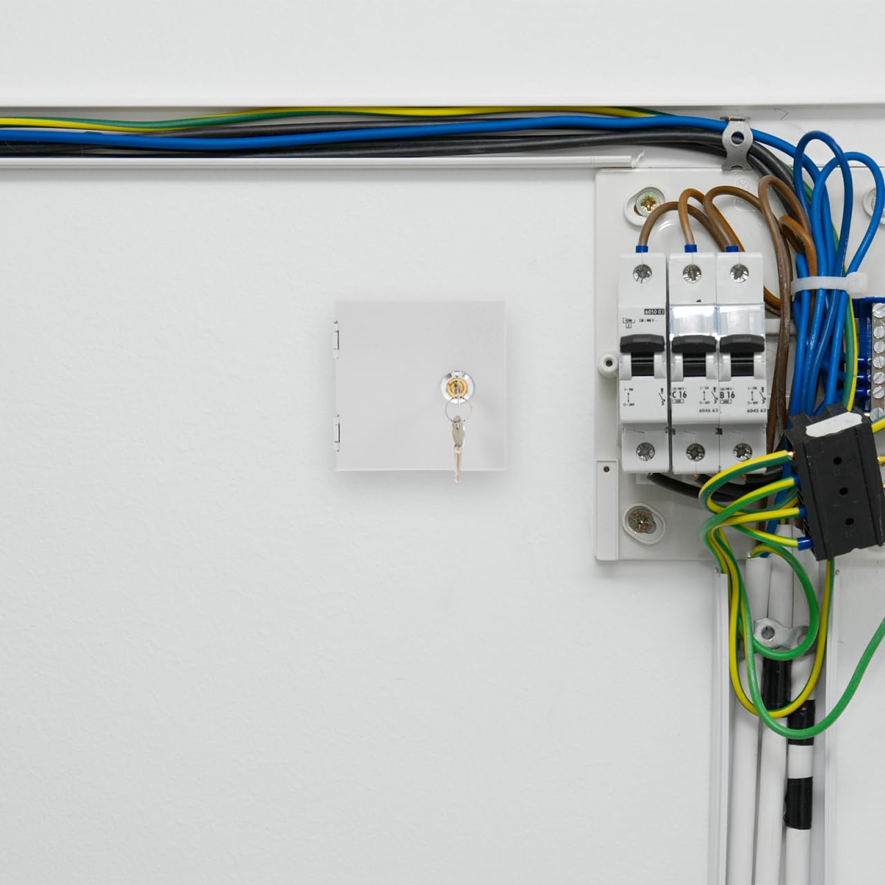 VALICLUD Boîte Électrique Murale Étanche Acier Inoxydable avec Serrure Boîtier de Protection Vandalisme pour Prises Électriques Extérieures et Intérieures Résistante Aux Éclaboussures et