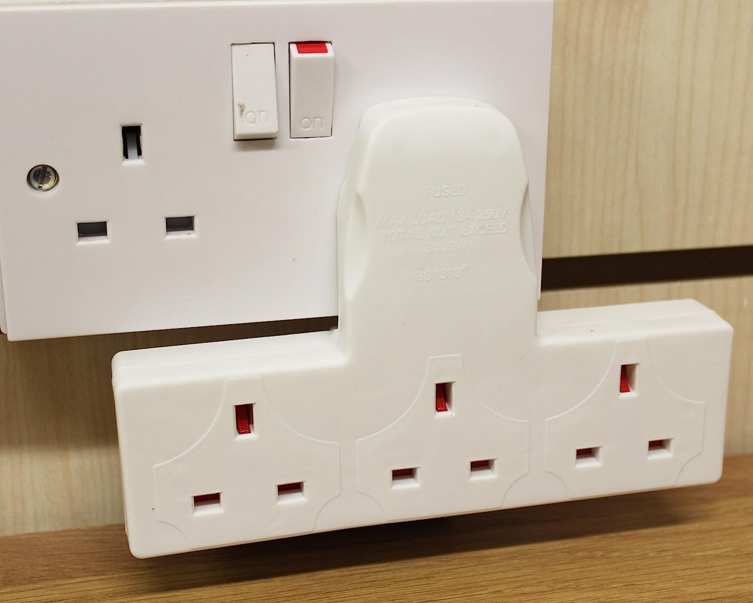 Mr. Gadget's Solutions® 3 Way/Triple UK Mains 3 Pin 250v 13Amp Adapter Plug/Socket/Bar - White - Image 3