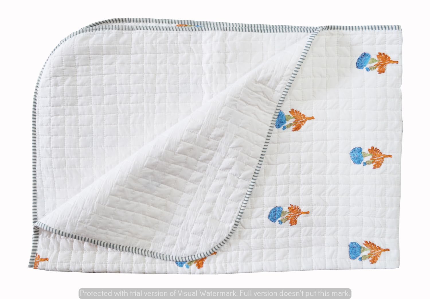 Couvre-lit Kantha bébé en coton floral pour un berceau doux et cosy
