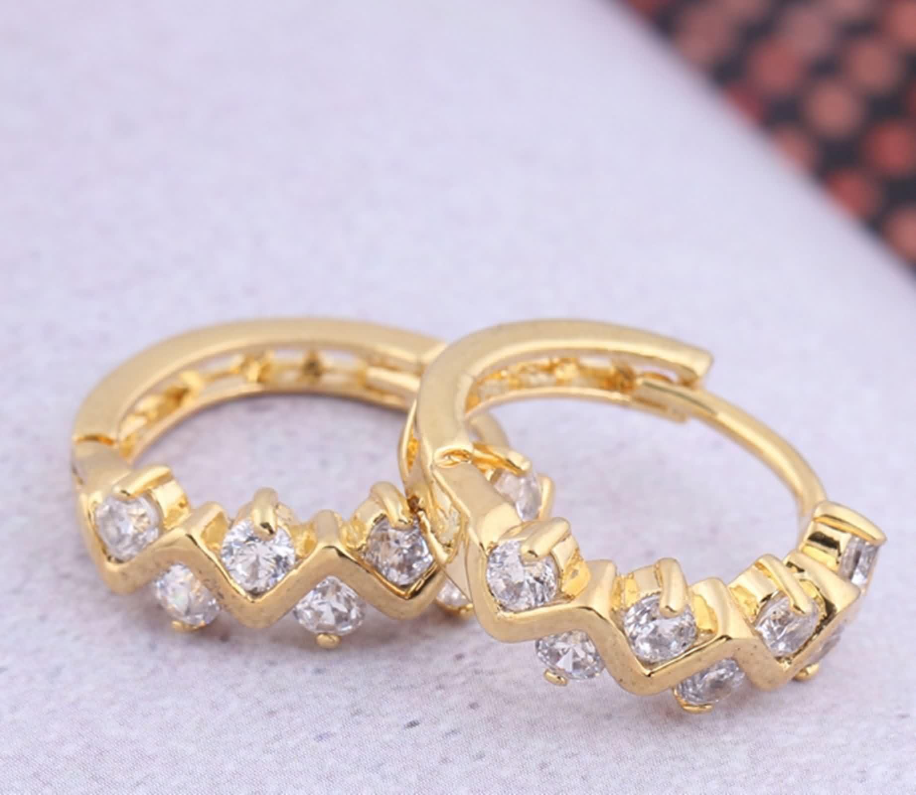 KnSam Pendientes de aro auténticos para mujer, oro 750, 18 quilates, con moissanita, pequeños de oro amarillo de 18 quilates, oro amarillo