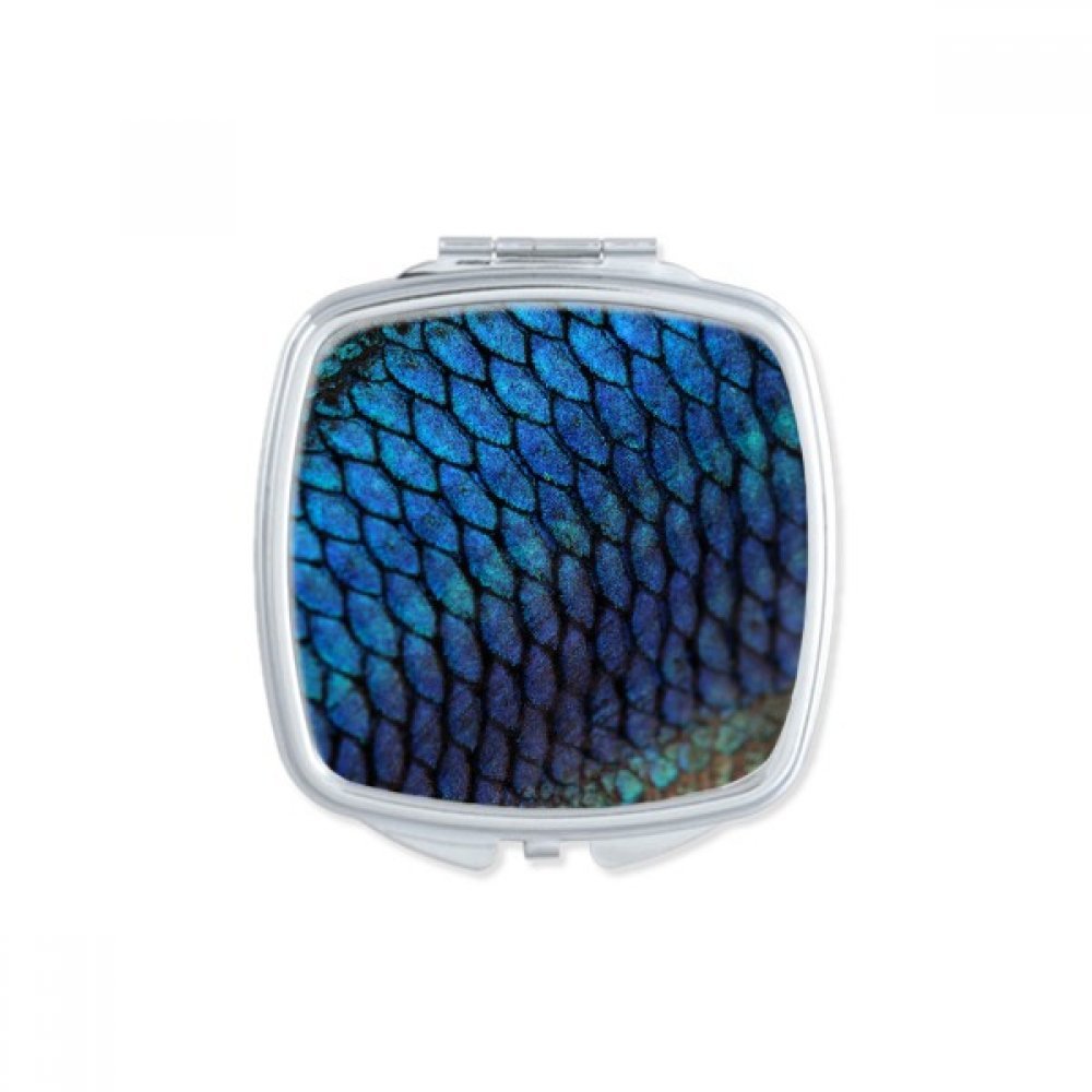 Miroir portable petite main poisson bleu indispensable pour maquillage précis