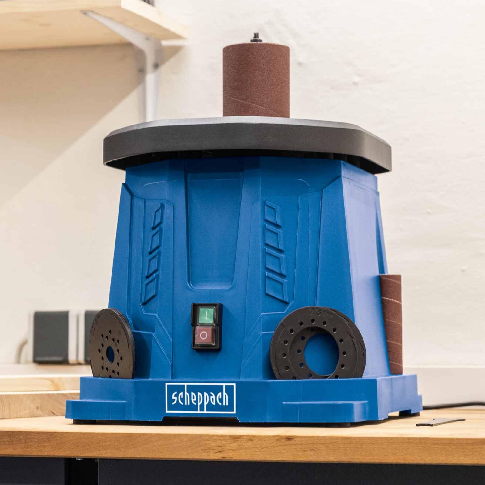 Scheppach Oszillierender Spindelschleifer OSM100 Spindelschleifmaschine mit 6 Schleifhülsen, Walzen & Tischeinlagen | Leistung 450W | Hub 16mm | SpindelØ 12,7mm | Schleifhöhe 98mm | Frequenz 58 min-1