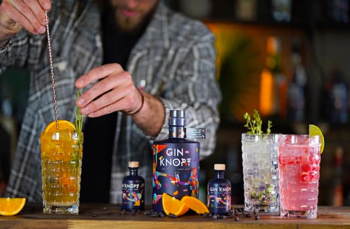 Gin Knopf | aus frischen Orangen und Käutern destilliert | einzigartiges Aroma | handcrafted Gin | 44% | 500ml