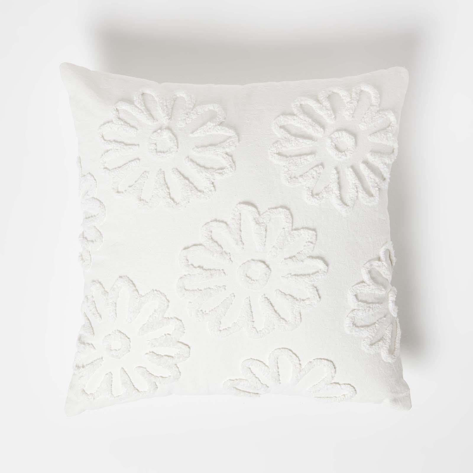 Homescapes Unisex White Floral Daisy Tufted Cotton Cushion In | Size: 45 Cm X 45 Cm