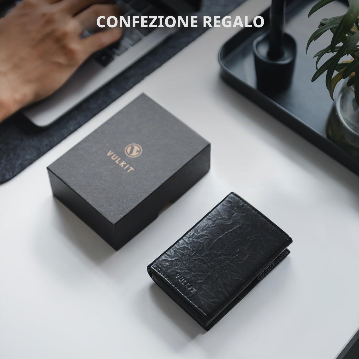 VULKIT Porta Carte di Credito in Pelle Prismatica con Blocco RFID Scomparto per Banconote, Finestra per Documento d'identità, Tasca Portamonete e Chiusura Magnetica