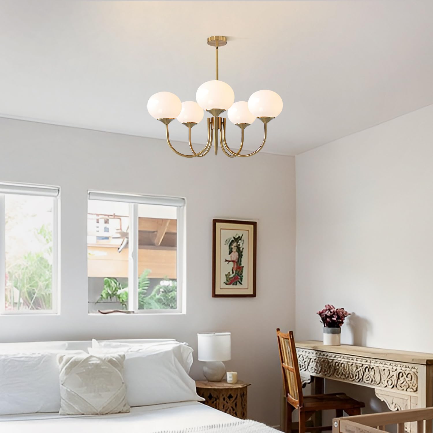 KCO Lighting Sputnik-Kronleuchter in Gold mit weißen Glaskugeln, 5 Leuchten E27 Vintage-Deckenleuchte, Moderne verstellbare Pendelleuchte für Schlafzimmer, Wohnzimmer und Küche