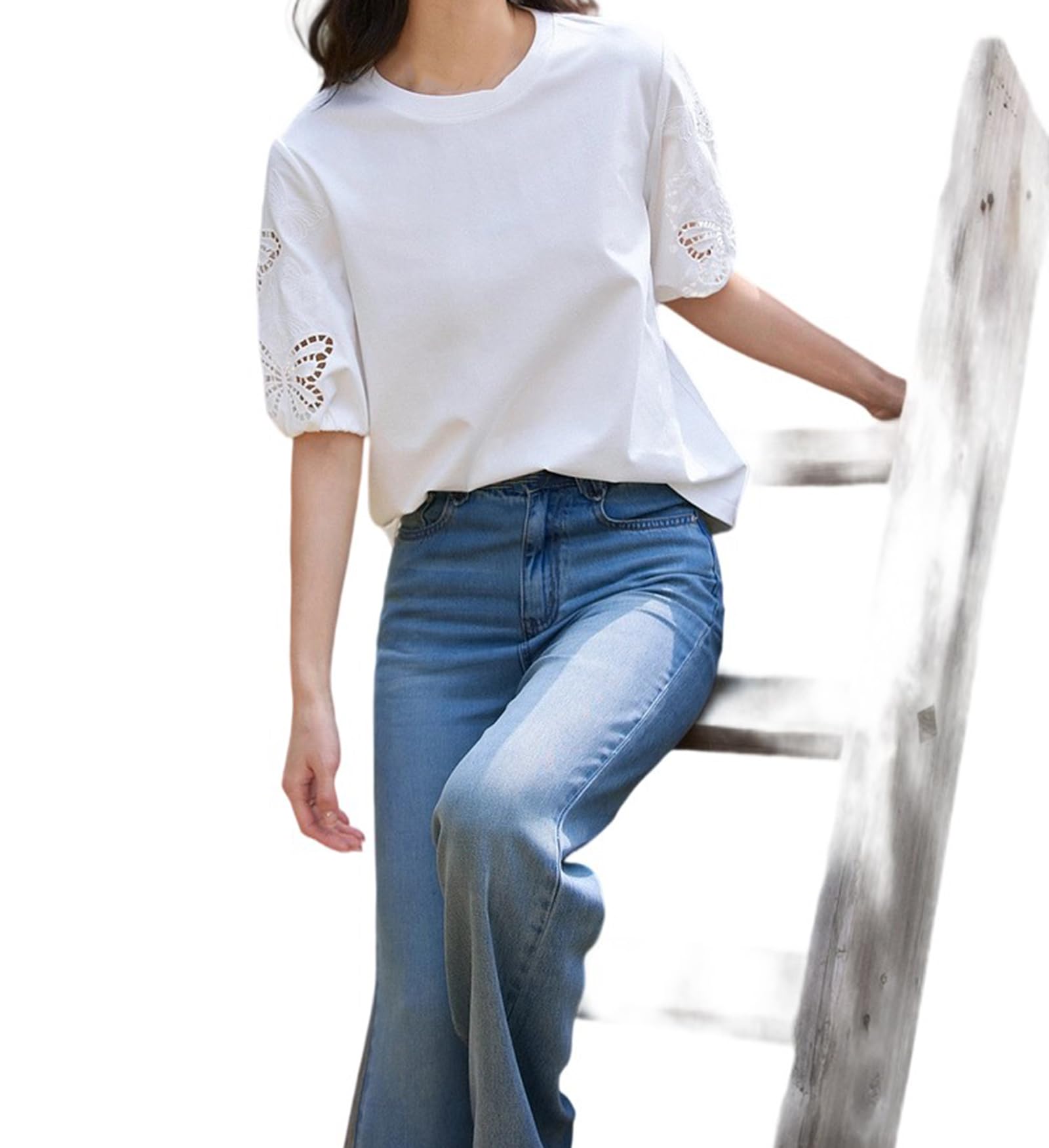 Camicia da donna ricamata a maniche corte con scollo rotondo T-shirt estiva Hollow Top Casual Moda Elegante Top
