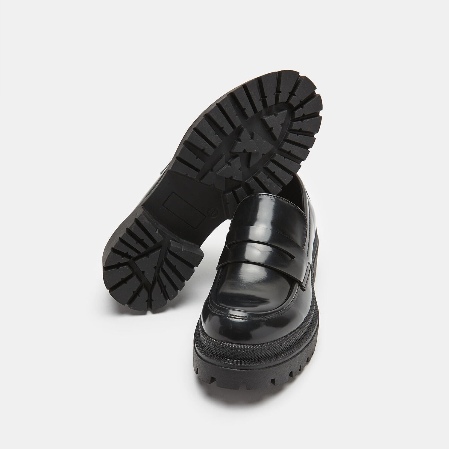BATA Mocassini Donna con Suola Track Eleganti e Resistenti | Suola dentellata con tacco 4 cm, tomaia lucida, colore neutro, senza allacciature, design versatile