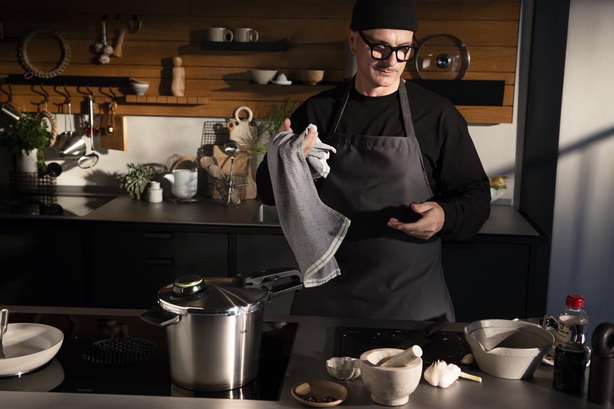 Fissler, Set da 4 pezzi con pentola a pressione Vitavit Premium 4.5 L, diametro 22 cm, con padella a cottura rapida 2.5 l , diametro 22 cm, con coperchio in metallo, per cottura a induzione