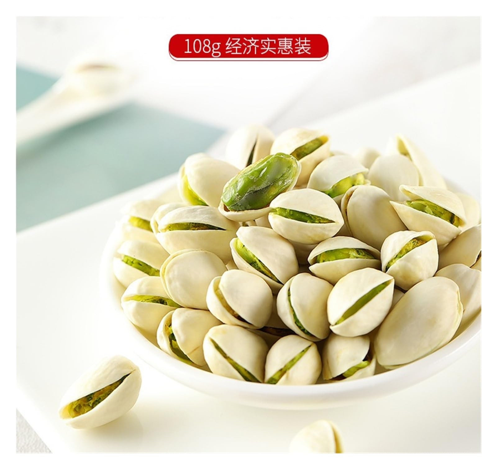 108 g di pistacchi, sgusciati naturalmente e aperti, con granelli carnosi, verde smeraldo, croccanti e fragranti(4bag)