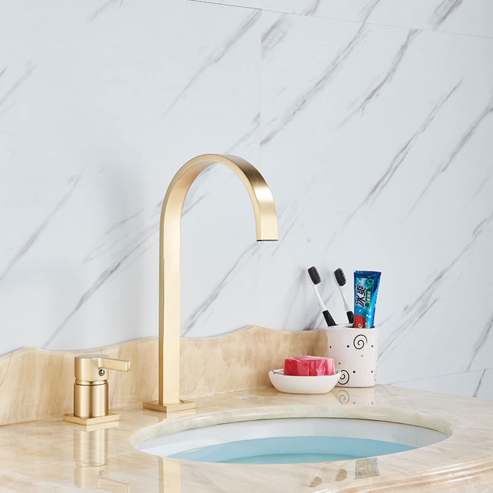 Robinet de lavabo cascade doré sans éclaboussures pour simplifier le nettoyage