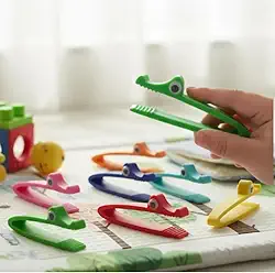 Pinça infantil Jacaré Fortalece e Desenvolve a Coordenação motora fina e movimento (5 UNIDADES)