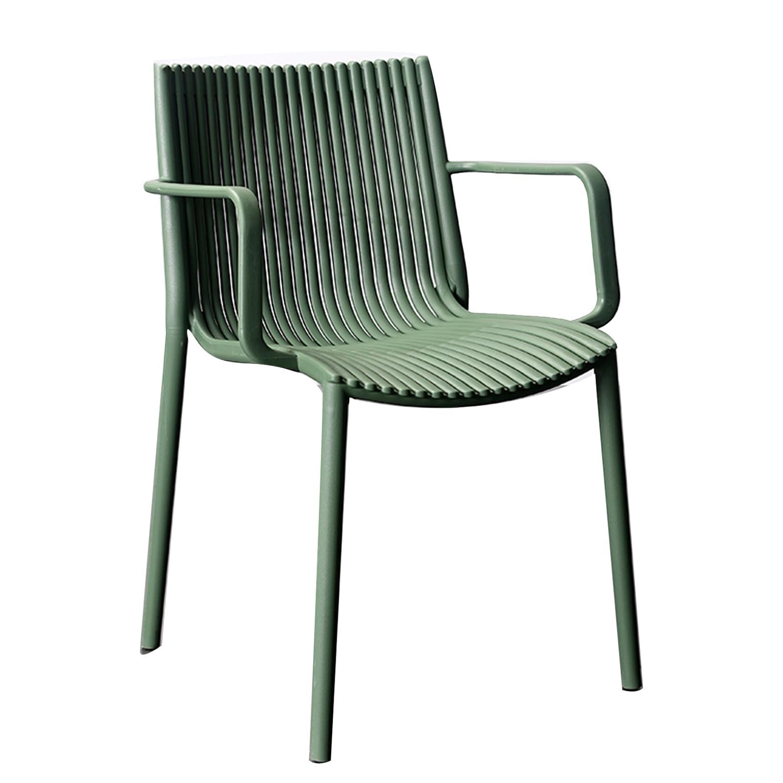 Chaises colorées pour événement intérieur et extérieur au restaurant