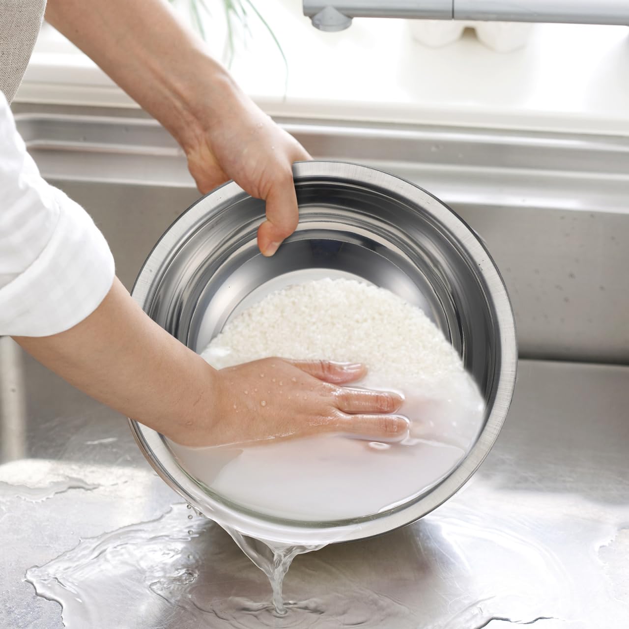 Ciieeo Bassine Inox Multifonction avec Passoire Égouttoir pour Fruits et Légumes Bol de Lavage et Panier de Stockage Alimentaire Évier de Cuisine Pratique et Facile à Nettoyer