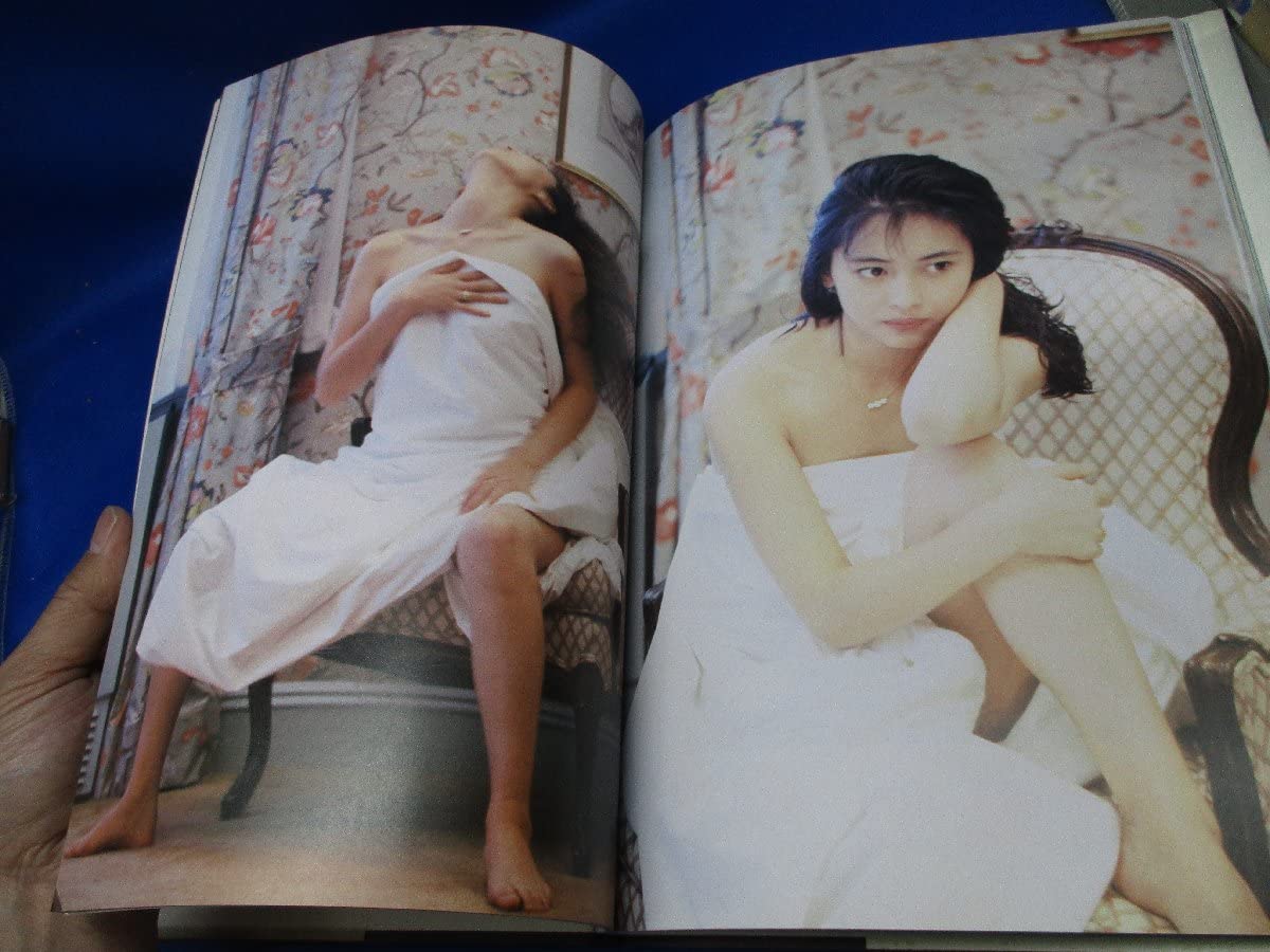 Amazon.co.jp: 中山美穂 写真集～アンビバレンス～ ワニブックス 1989  