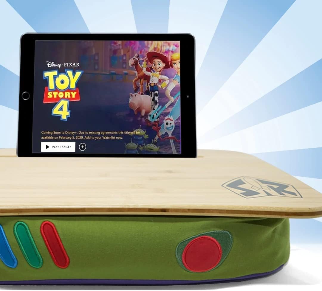 Amazon.com: Yogibo 玩具總動員膝上桌附枕頭底部Buzz Lightyear Traybo 筆記型電腦 托盤適用於兒童膝上墊竹製頂部內建插槽適用於平板電腦或手機: