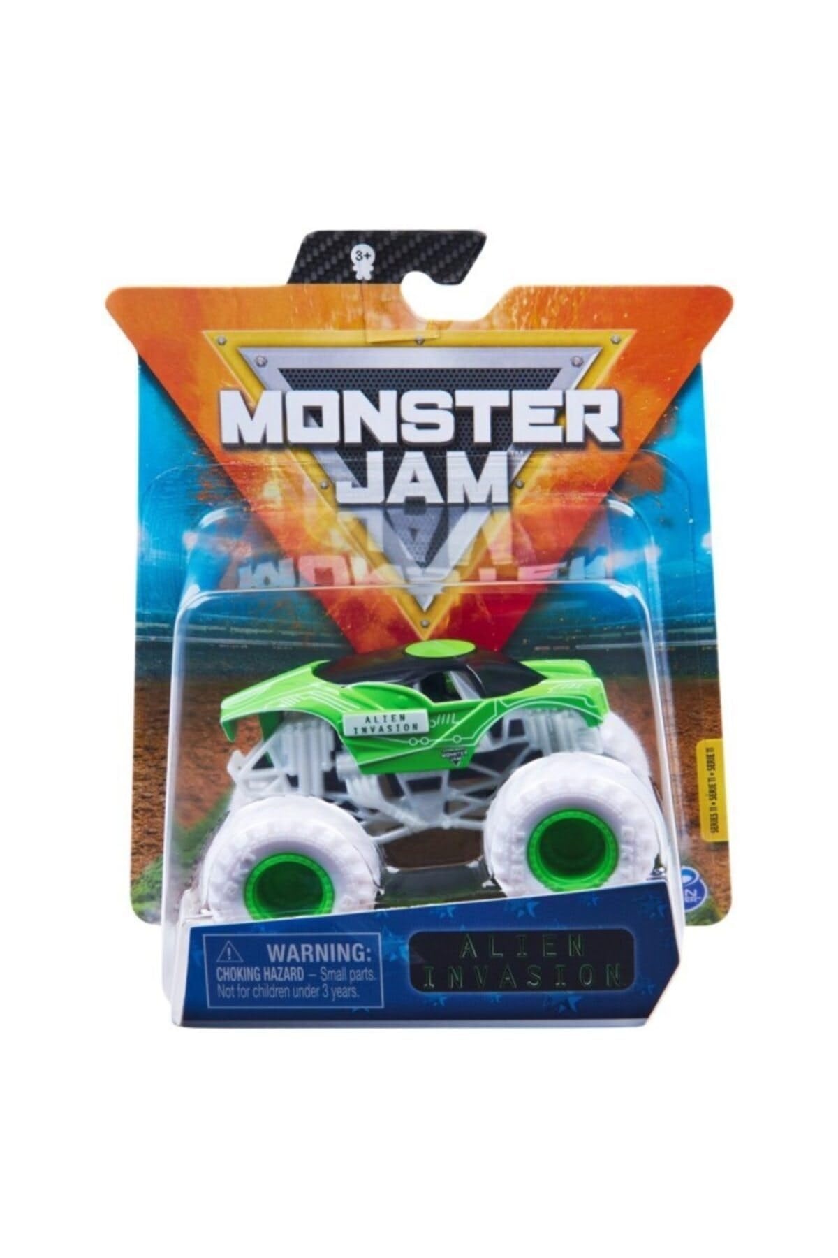 Primer plano de un camión Monster Jam a escala 1:64 mostrando sus detalles metálicos y neumáticos.