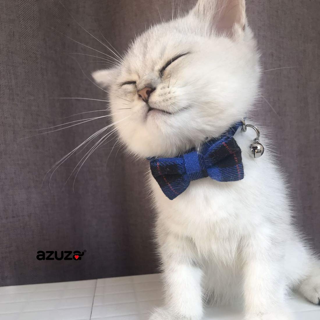 azuza Breakaway Katzenhalsband mit Glöckchen, 2 Stück, Sicherheitsschnallen, Kätzchenhalsbänder mit Fliege, klassisches Karomuster, verstellbar von 15,2 cm - 20,3 cm