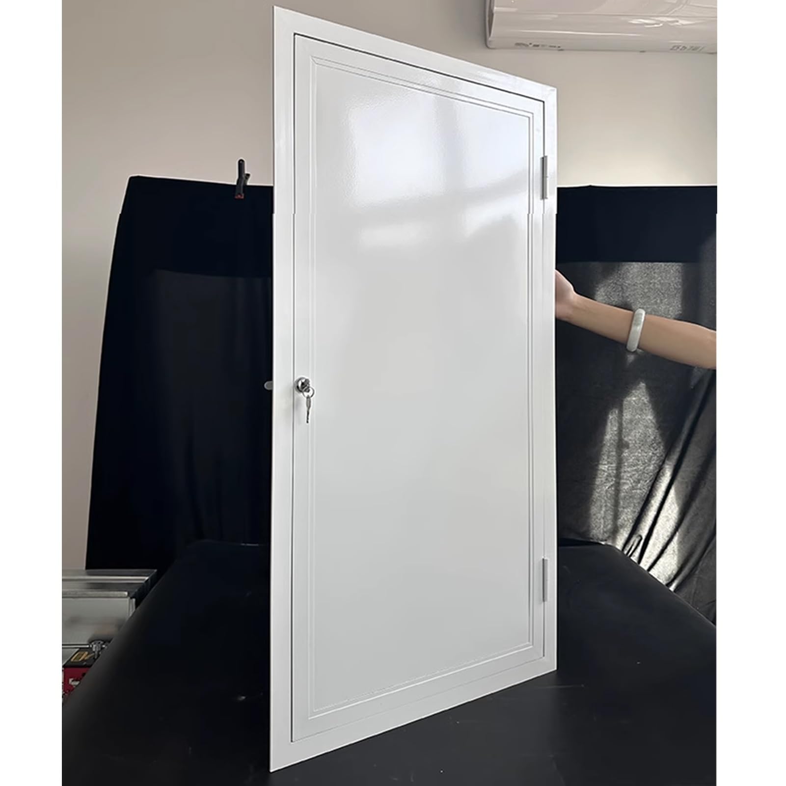 Trappe d'accès en aluminium robuste avec serrure – Porte d'entretien cachée pour plomberie, électricité et CVC – Couvercle d'inspection, cloison sèche (75 x 80 cm)