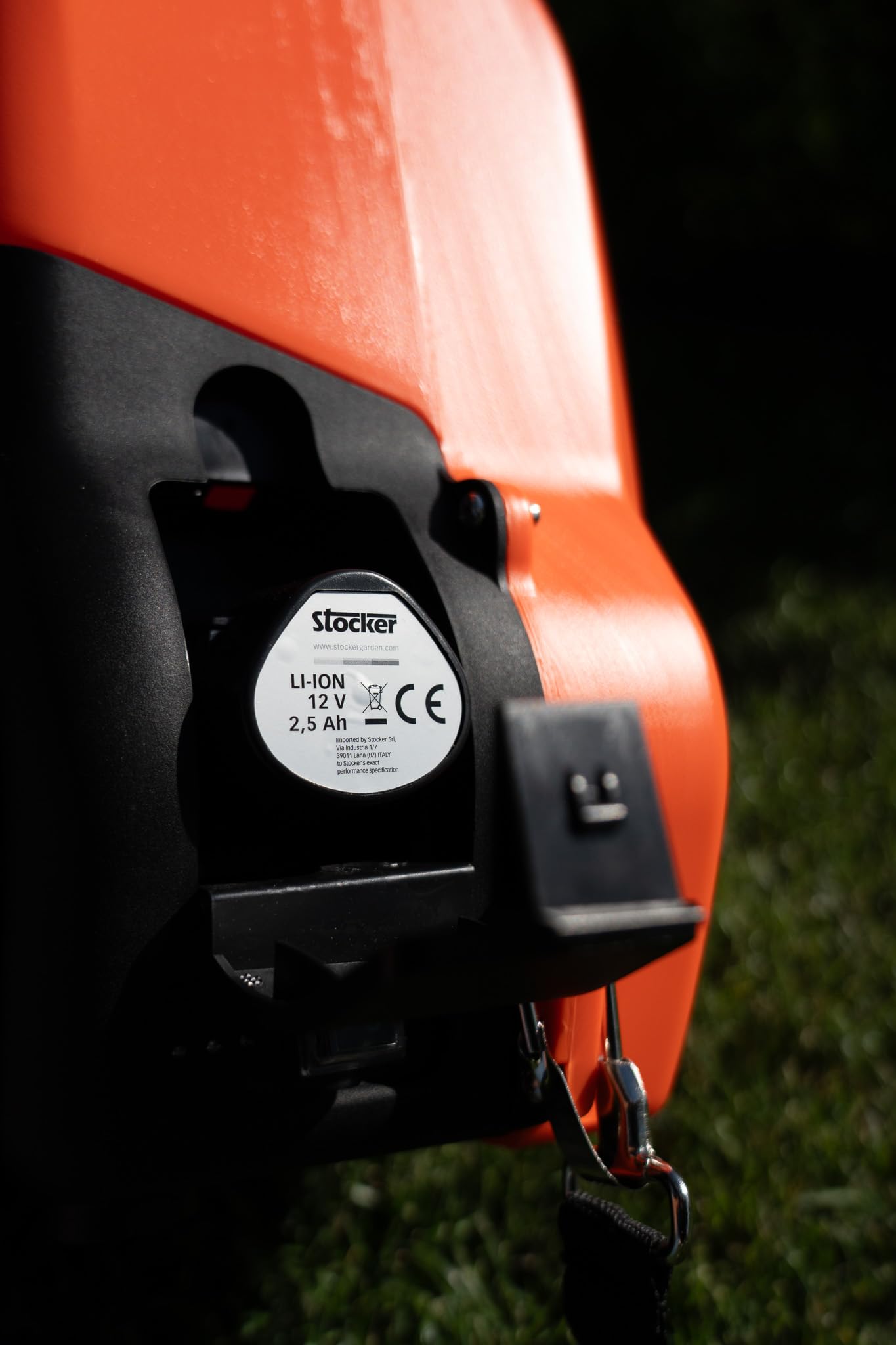 STOCKER Pompa a Zaino Elettrica 15L Li-Ion - Batteria 2,5Ah Autonomia 105min - Doppia Lancia Fibra e Alluminio - Pressione 5 Bar - Trattamenti Giardino e Agricoltura