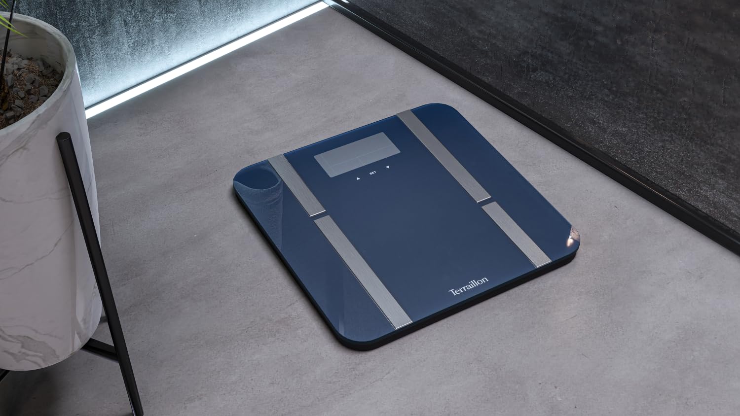 TERRAILLON - X LINE FIT- Bilancia elettronica per persona, Impedenzometro, Analisi delle masse grasse, muscolare, idrica, ossea IMC, Grande schermo retroilluminato, Capacità 180 kg, Vassoio in vetro,