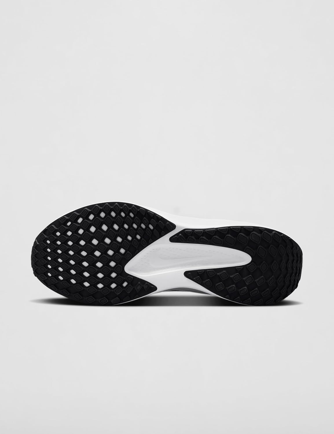 Nike Men's Quest 6 Road Running Shoes - Image 4