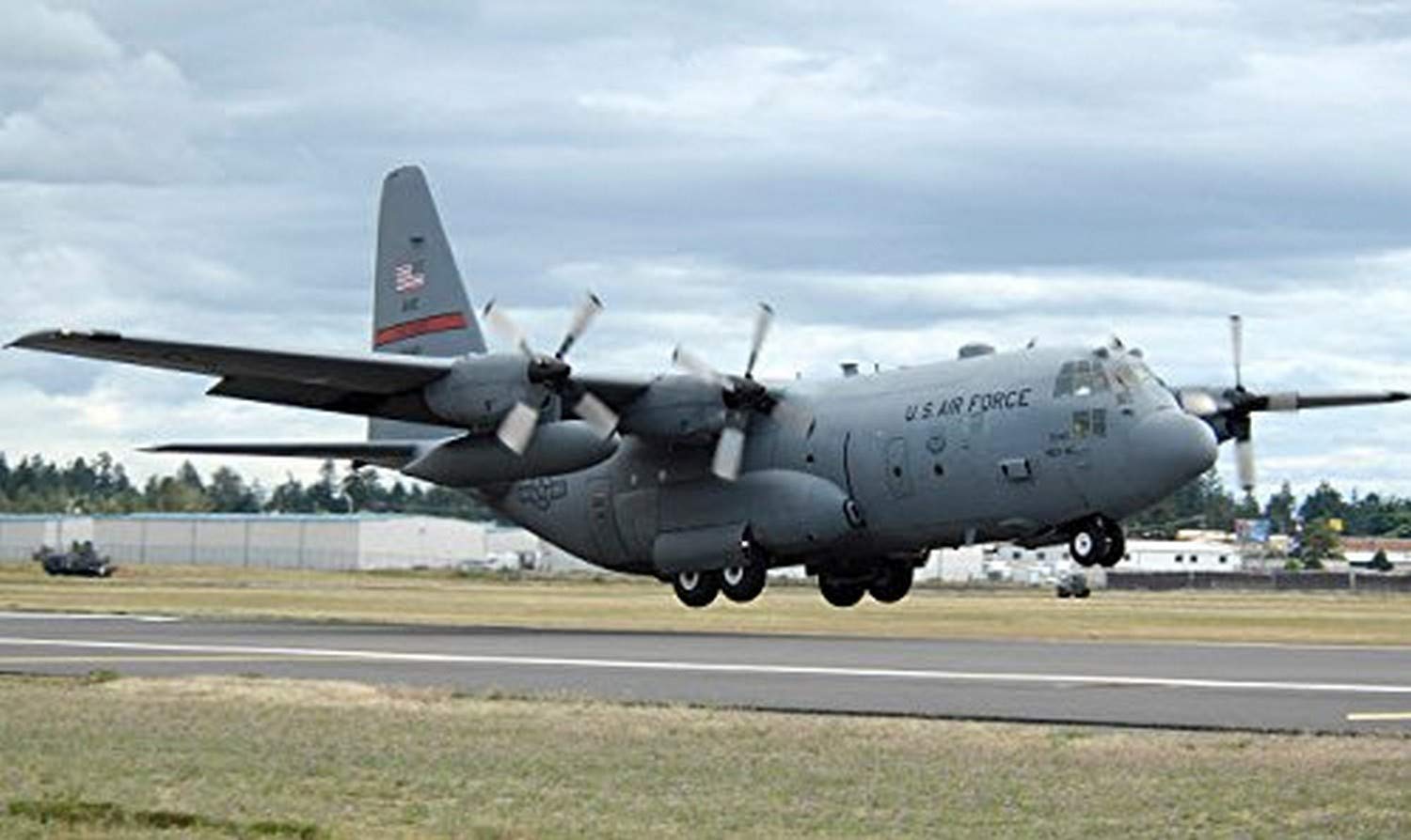 Amazon.co.jp: C-130 Hercules lands at McChord 空軍基地