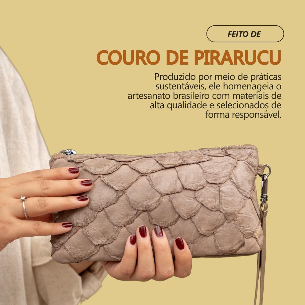 Bolsa Feminina Sool Elle Couro Legítimo de Pirarucu – Sustentável, Alça Longa e Curta, Artesanal Brasileira em promoção! Veja a oferta e mais achadinhos de Bolsas 3 Hoje é o melhor dia para comprar Bolsa Feminina Sool Elle Couro Legítimo de Pirarucu – Sustentável, Alça Longa e Curta, Artesanal Brasileira com aquele preço maroto! Promoção! Aproveite a oferta! 3