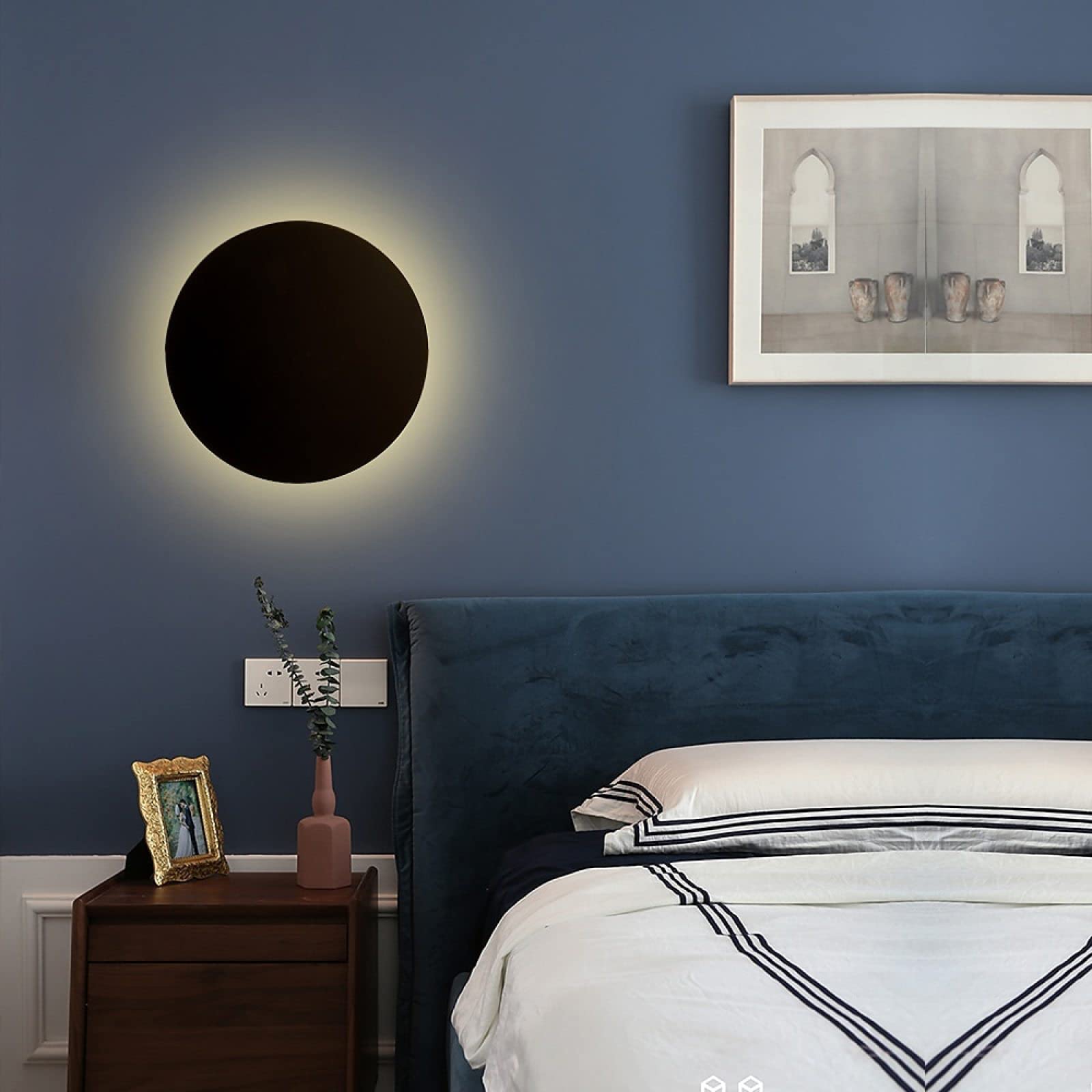 Modern Black Round LED Wall Sconce Light for Bedroom Living Room Stairs Mini Metal Indoor Wall Fixture with Natural White Glow 15cm Diameter 8W