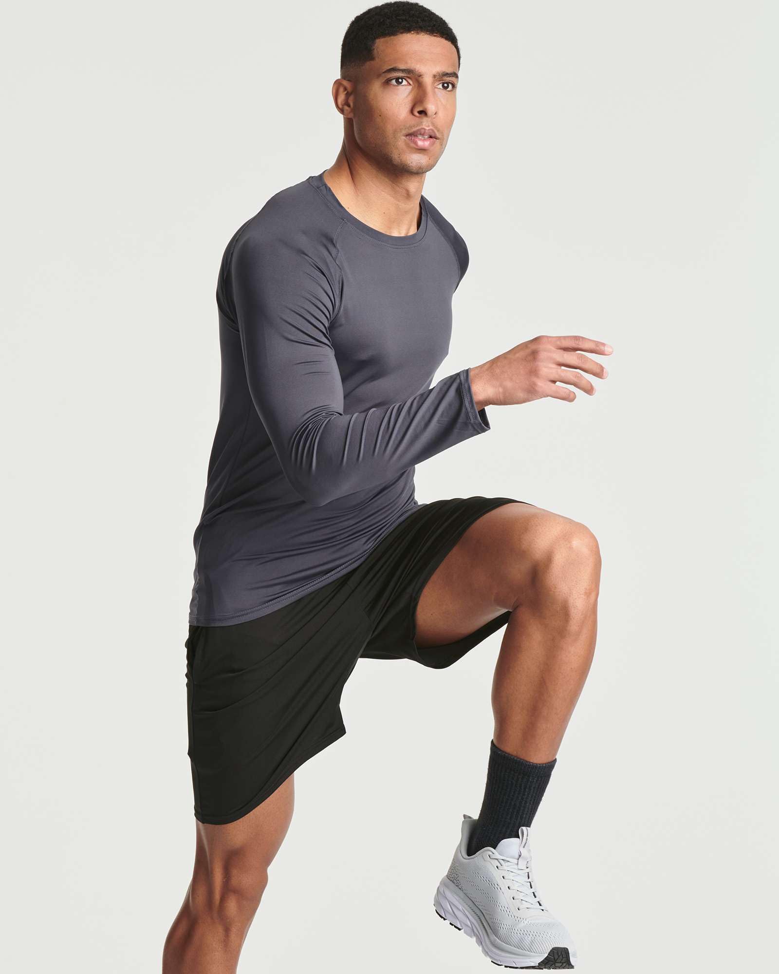 Real Essentials 4er Pack: Herren Kompressions-Langarm-T-Shirt, athletisch, kaltes Wetter, Baselayer (erhältlich in Big & Tall)