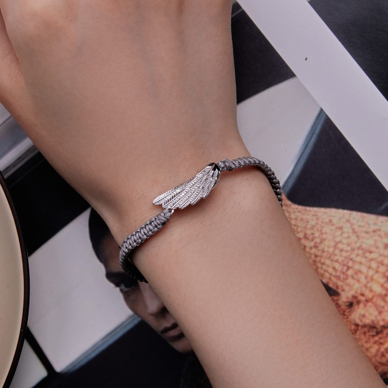 MOCHAMIK Pulsera de bendición benedictina Tejida a Mano con cordón Negro/cordón de Plata con ala de ángel