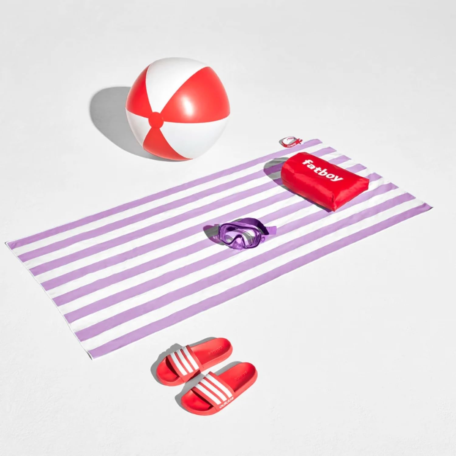 Fatboy Beach Baggy Strandtuch - 165 x 80 cm - Lila | Mikrofaser Handtuch für den Strand mit Tasche, Schnelltrocknendes Badehandtuch, Tasche Dient Als Kopfkissen, Strandhandtuch