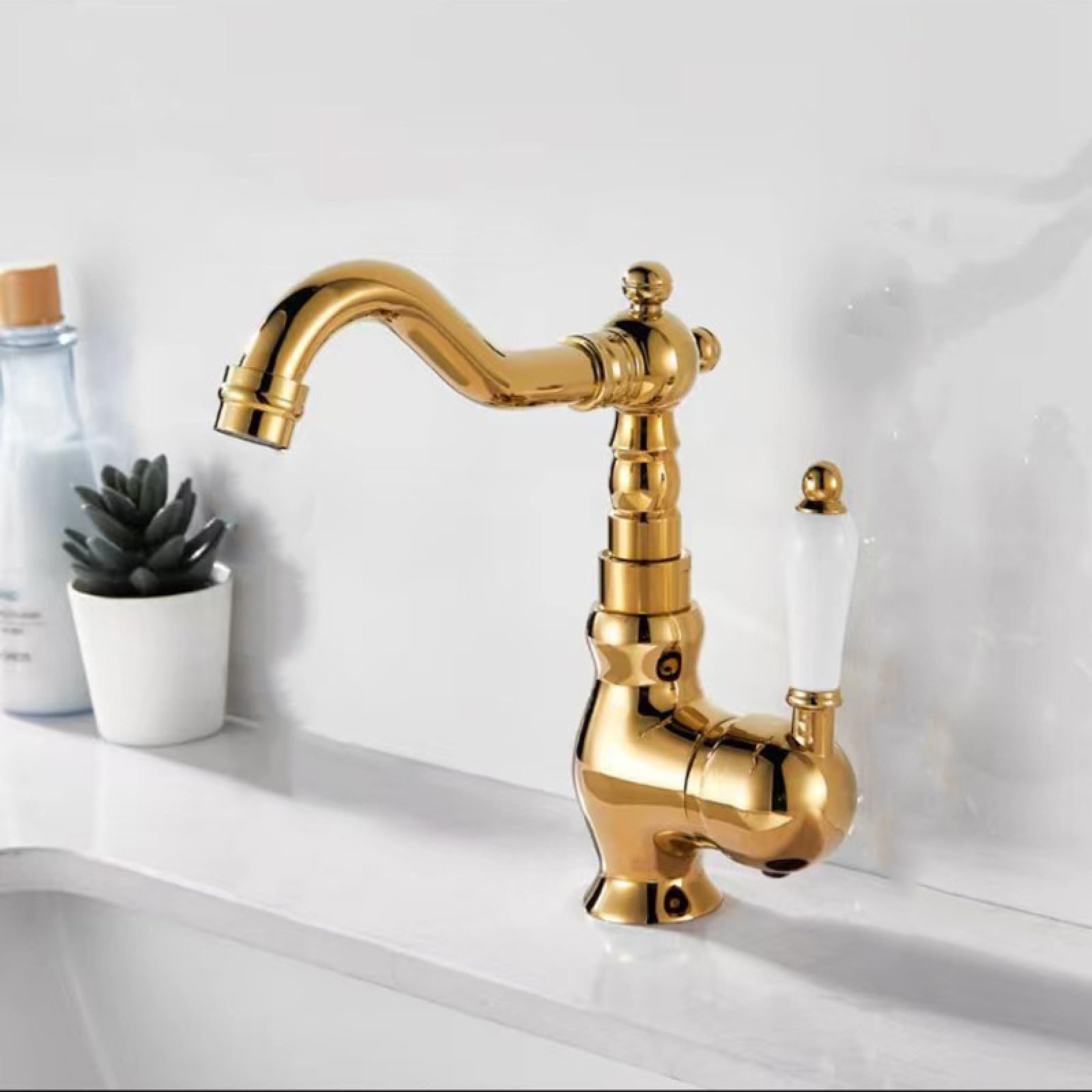 Fanjubei Golden The Bathroom Hot And Cold Rotating Washbasin Faucet Is