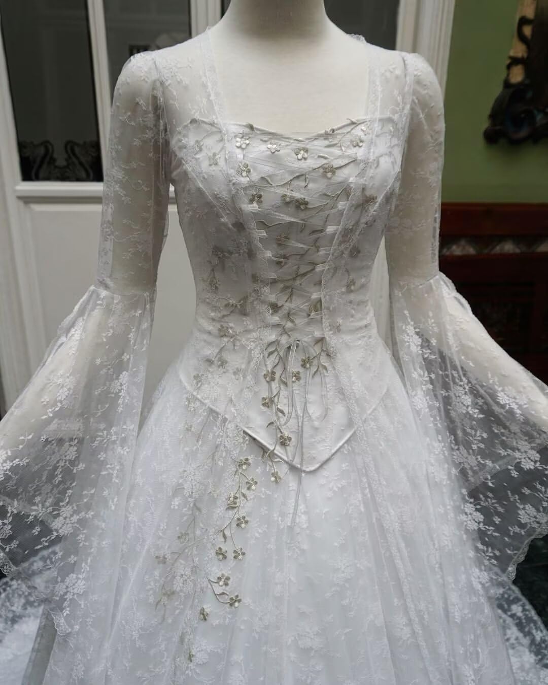 Mouccy Lace Victorian Dresses for Women Flare Sleeve Medieval Wedding Dress for Bride Tulle Gothic Ball Gown with Overcoat