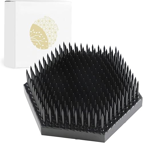 Wazakura Soporte hexagonal japonés negro para flores Ikebana Kenzan de 2.6 pulgadas (2.677 in), hecho en Japón con diseño floral