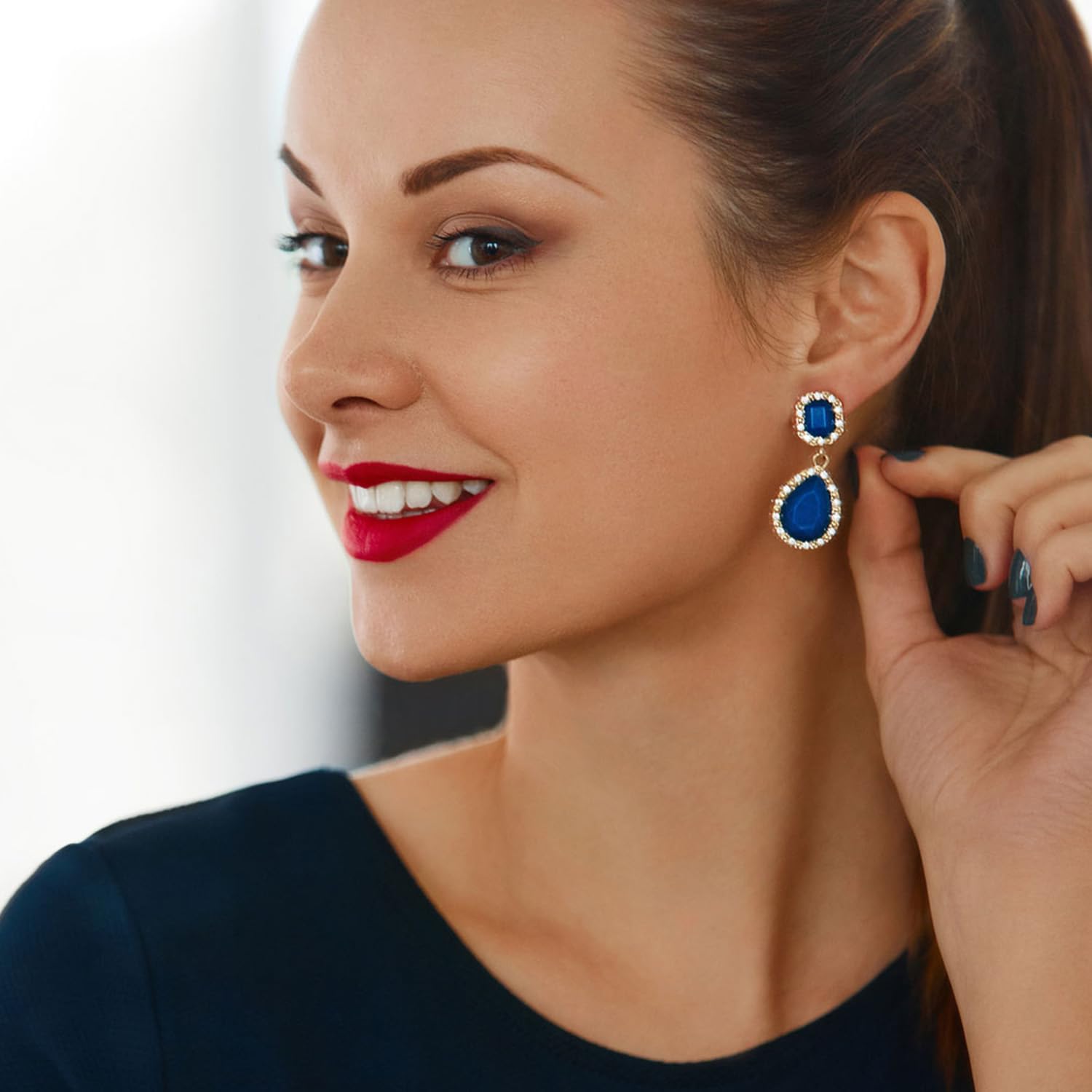 Juego de piercings para orejas de 200 piezas con 12 pares de aretes coloridos, pistola para perforar orejas, herramienta adecuada para uso doméstico, 11cm