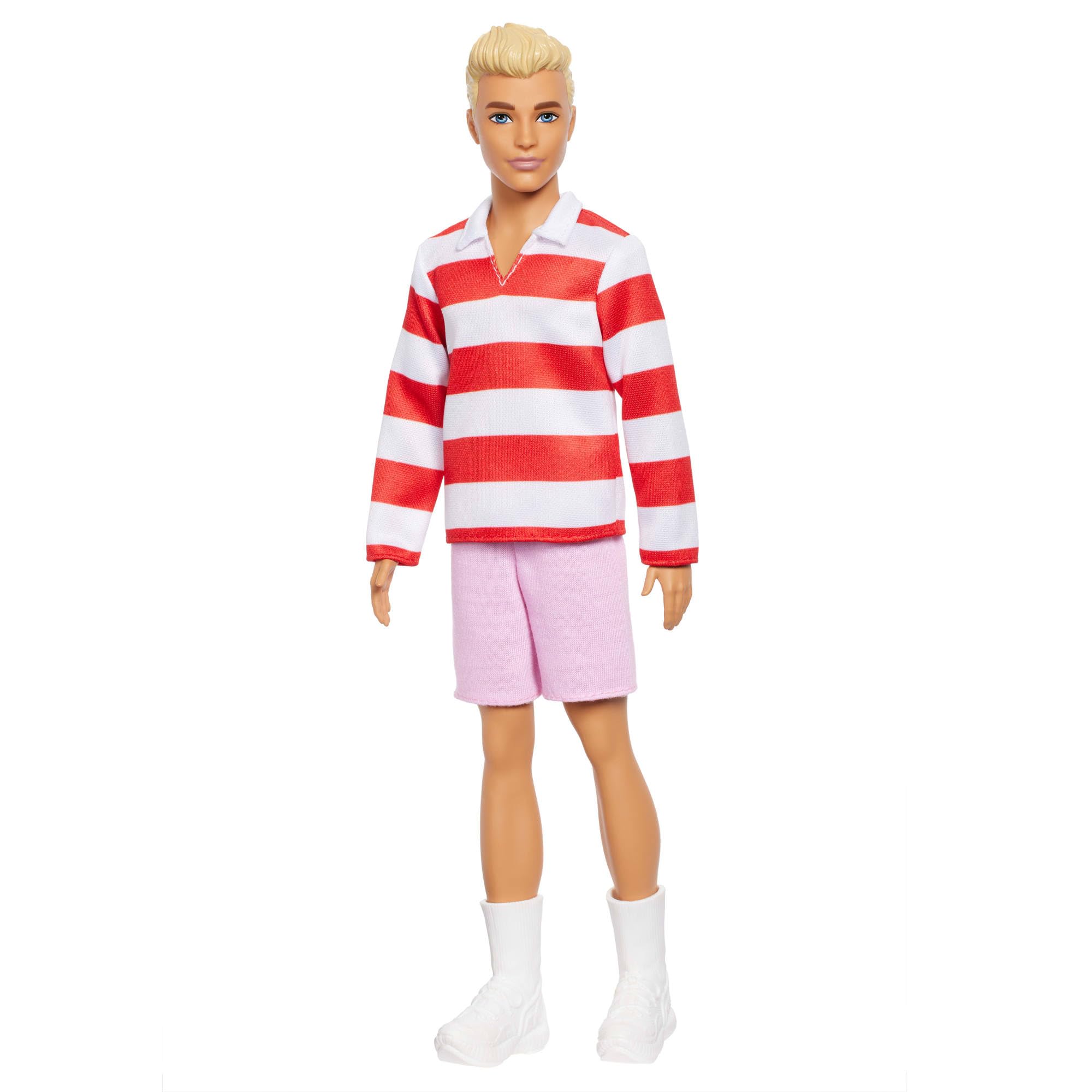 Barbie - Ken Fashionistas n. 241, bambola con capelli biondi, polo a righe bianche e rosse, shorts rosa, calze bianche e scarpe da ginnastica, giocattolo per bambini, 3+ anni, HYV01
