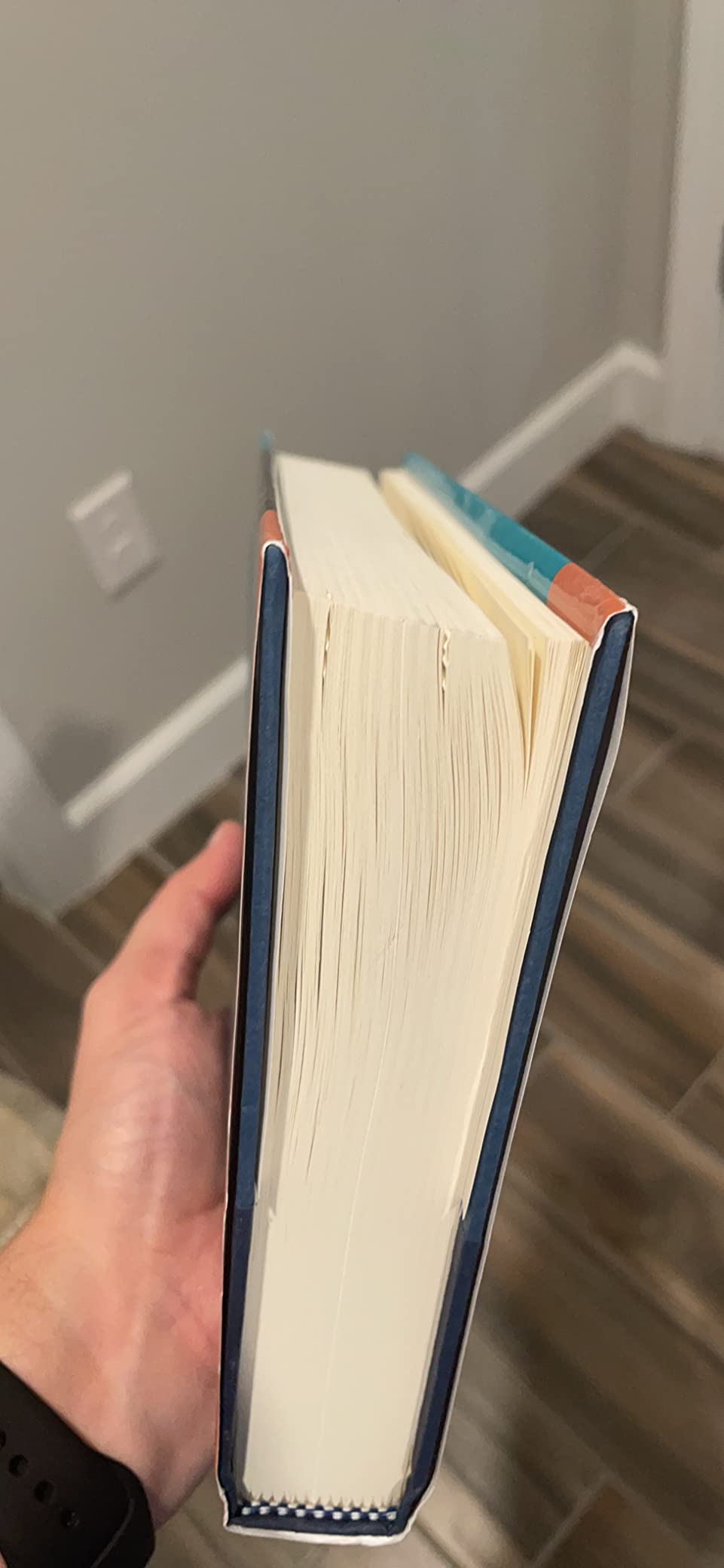 Ítem arrived in plastic, but when plastics wrap remove it was damaged