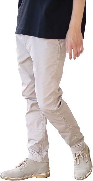 秋のメンズコーデにおすすめのビームスのテーパードチノパンツ