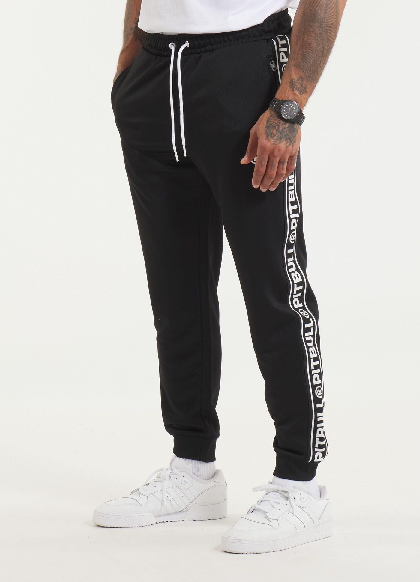 PITBULL - Pantalon Chandal Hombre Oldschool Tape Logo, Pantalón Chándal Entrenamiento, Pantalones Deportivos Hombres Regular Fit, Pantalones Chandal Largos, Sweatpants Men